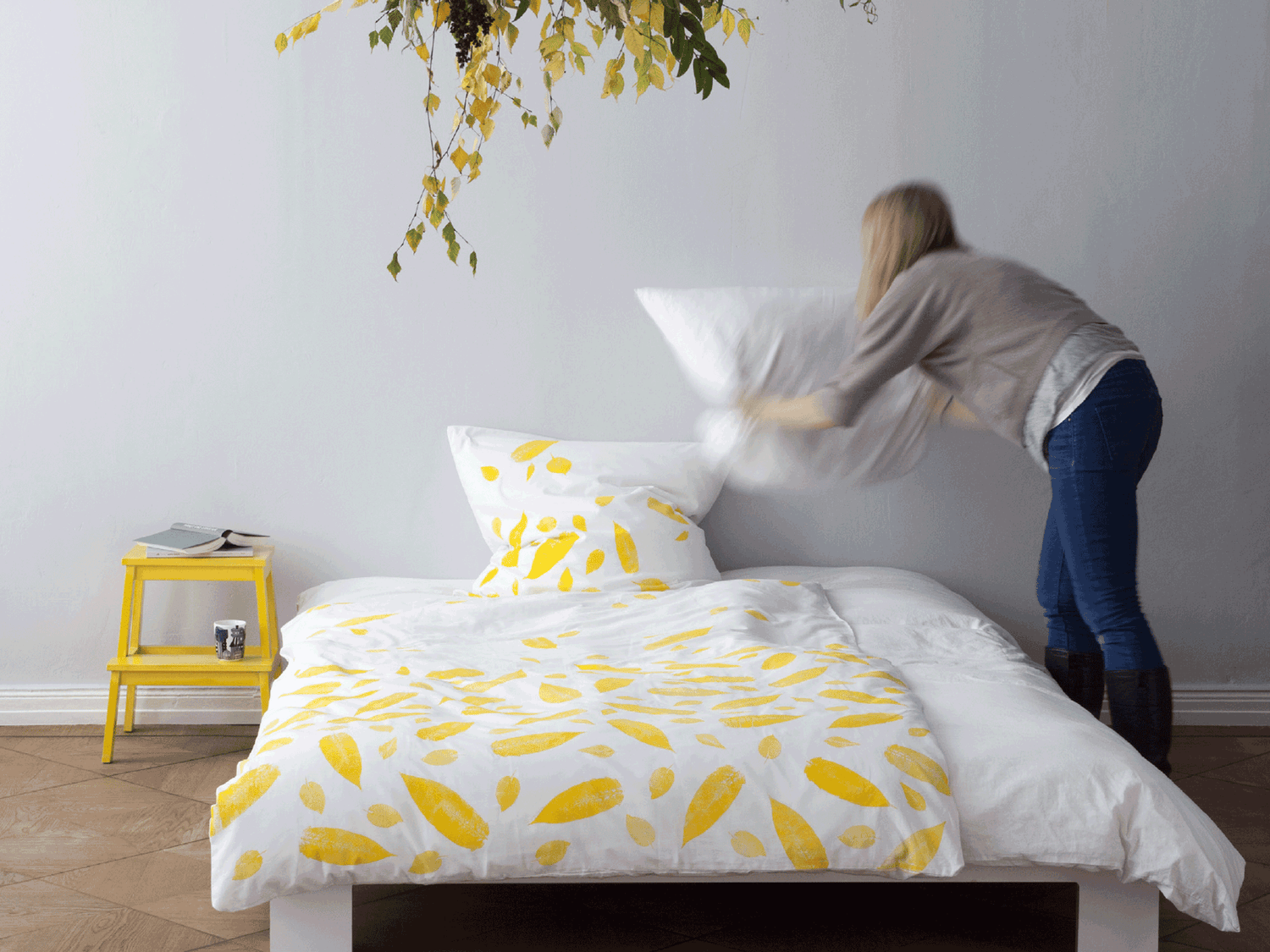 DIY-Anleitung: Bettwäsche mit Waldblättern bedrucken – natürliche Textilgestaltung mit Blätterdruck für individuelle Bettwäsche