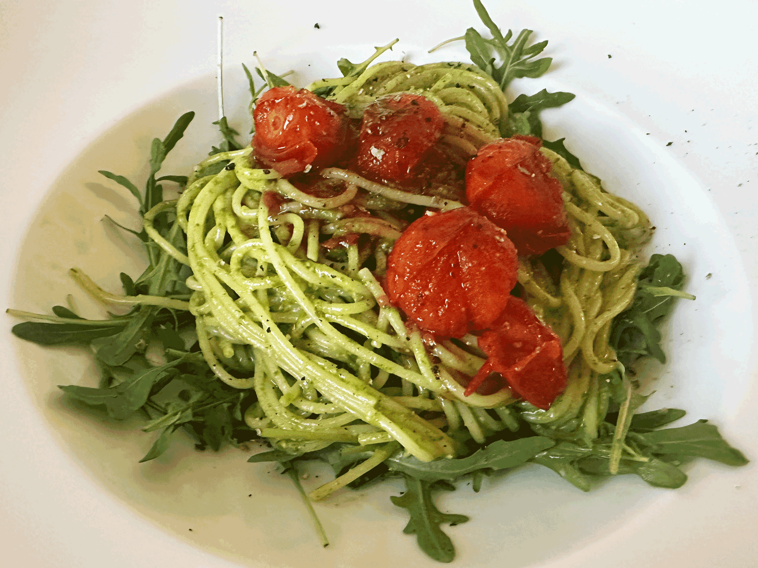 Rezept Bärlauch-Spaghettini mit geschmorten Tomaten – einfaches italienisches Pastagericht mit frischem Bärlauch und aromatischen Tomaten