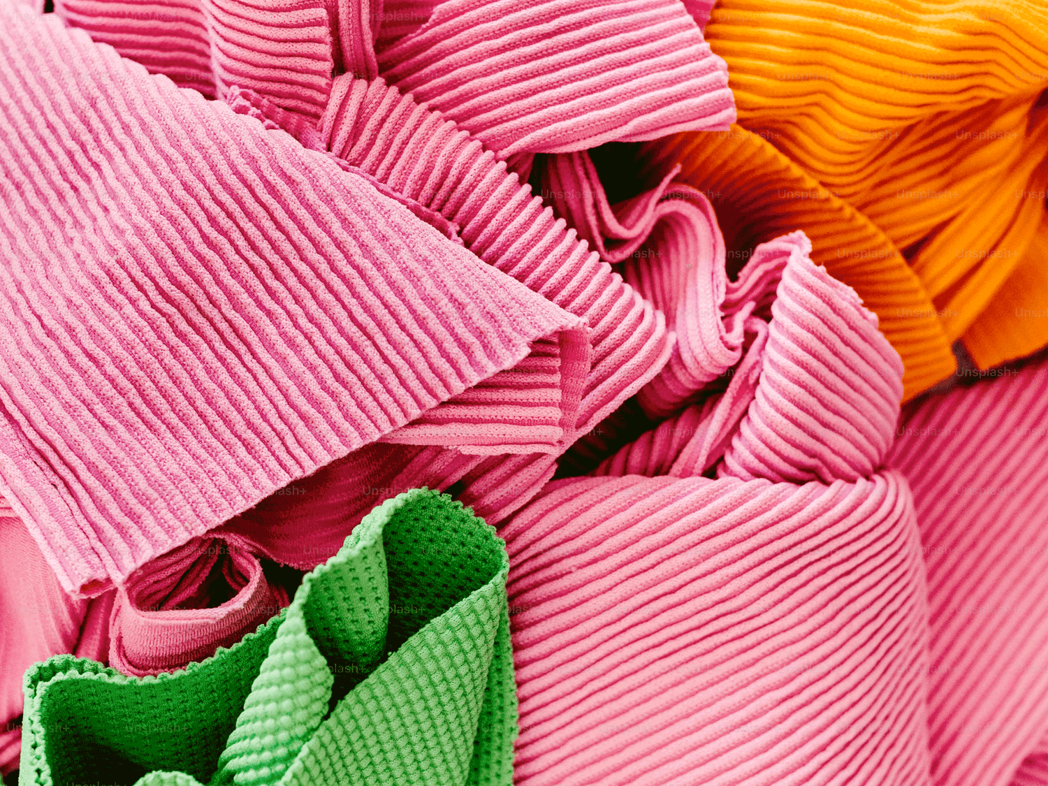 Zu schade zum Wegwerfen: Bastelmaterial weitergeben â nachhaltiges DIY-Upcycling und kreative Tauschideen fĂŒr Papierreste, Stoffe & Bastelbedarf