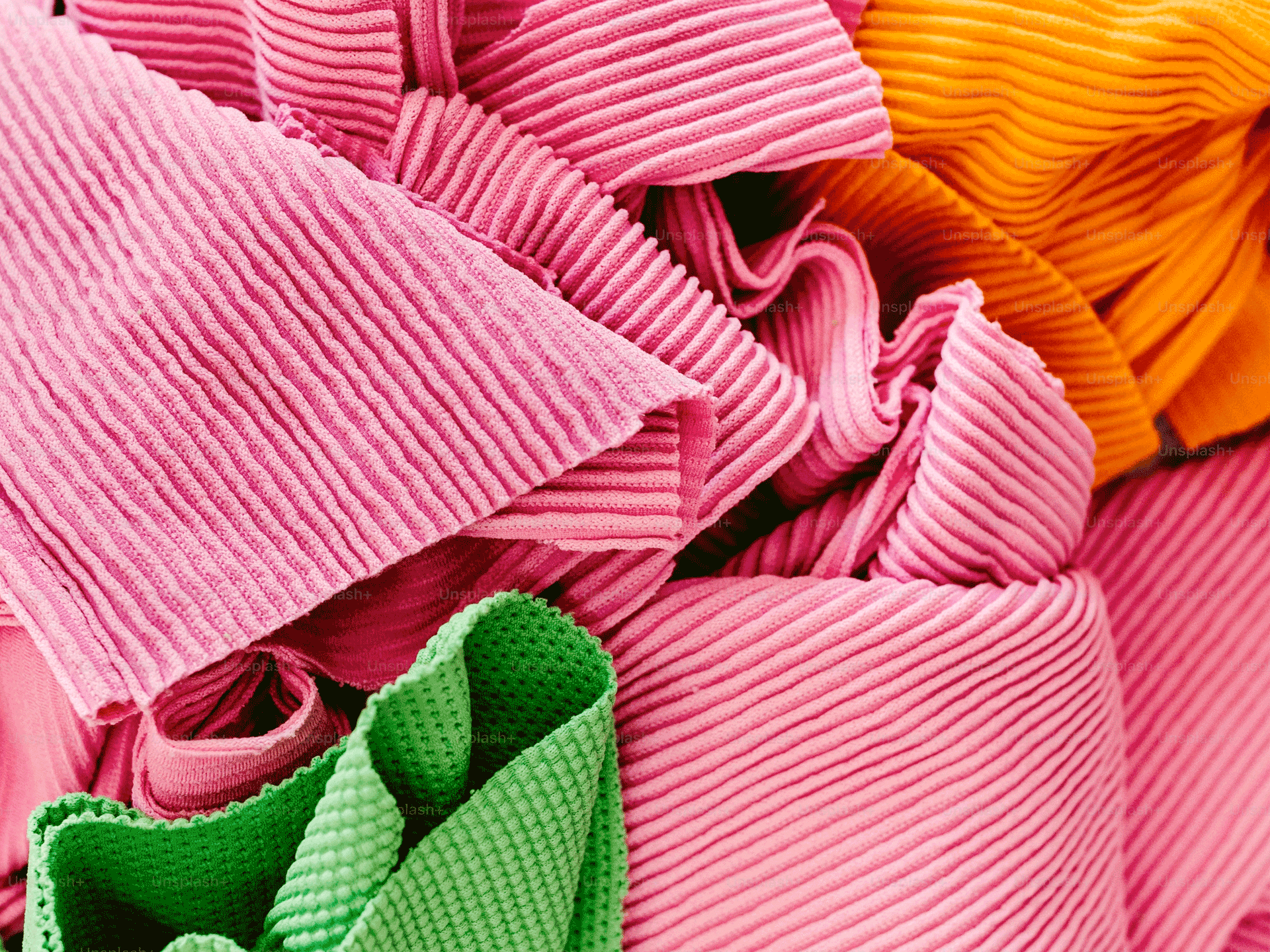 Zu schade zum Wegwerfen: Bastelmaterial weitergeben – nachhaltiges DIY-Upcycling und kreative Tauschideen für Papierreste, Stoffe & Bastelbedarf