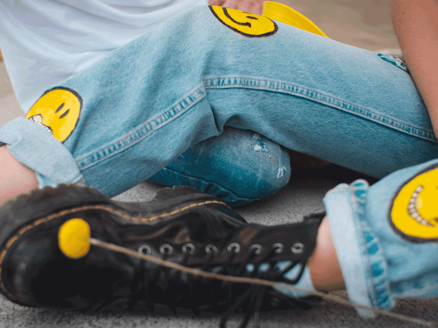 DIY-Anleitung: Vintage-Kleidung mit Textilfarben bemalen – Upcycling-Mode individuell gestalten mit kreativen Stoffmustern