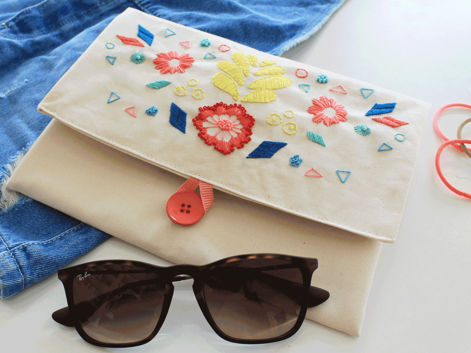 DIY Anleitung: Sommer-Clutch mit Perlenstickerei, kreativ im Sommerurlaub, Accessoires fĂŒr dein Sommer-Outfit, Taschen besticken, nĂ€hen