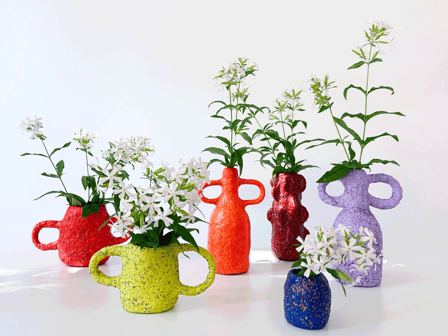 DIY Anleitung: Vasen aus Pappmaché, kreativ mit Kindern, kreativ in den Ferien, Kreativideen für Kinder, Recycling, Upcycling, kreativ im Sommer, draußen sein