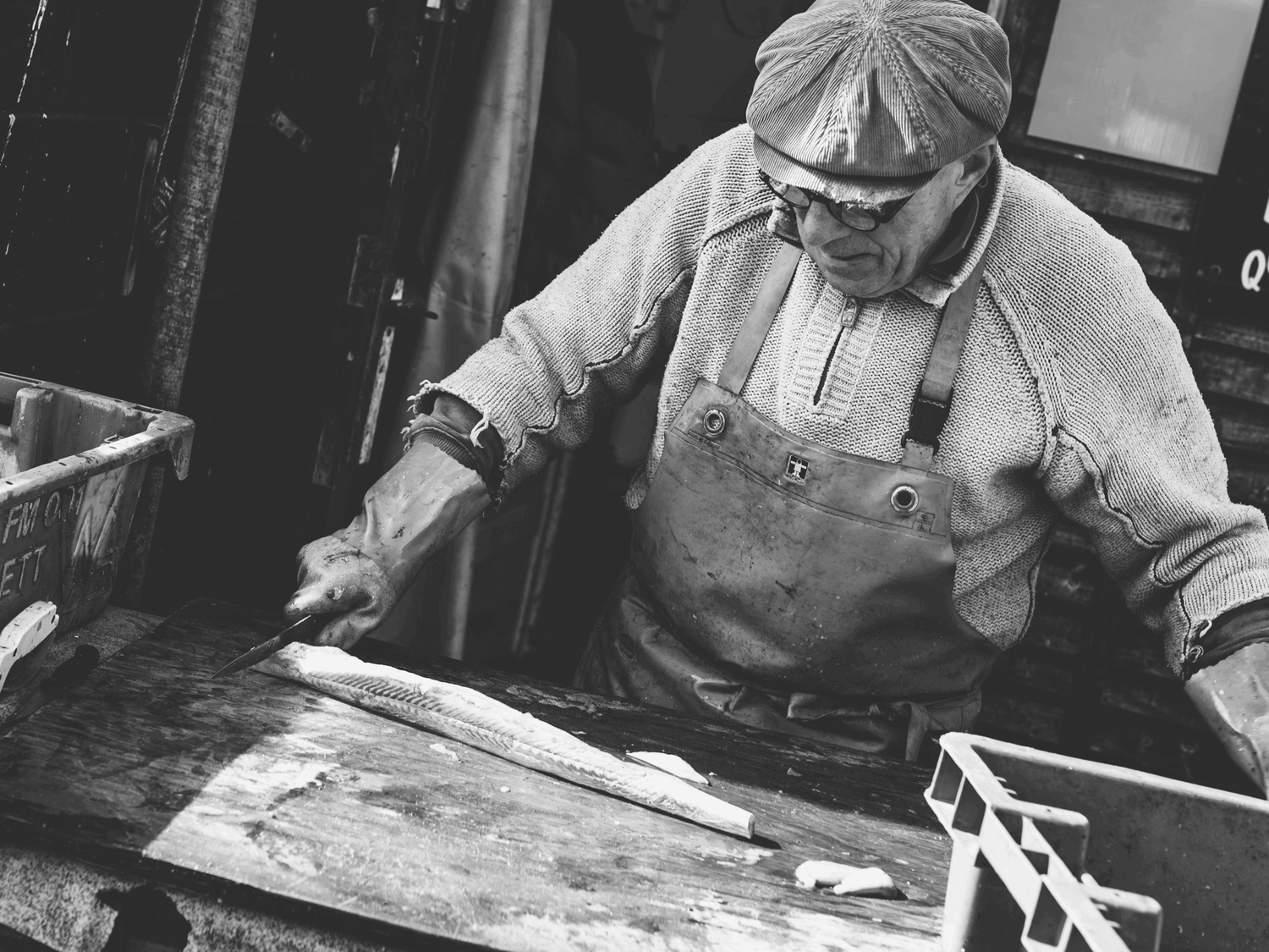 Hommage an die Schürze – traditionelles textiles Kulturgut – Geschichte, Typen und praktische Nutzung der Schürze im Alltag