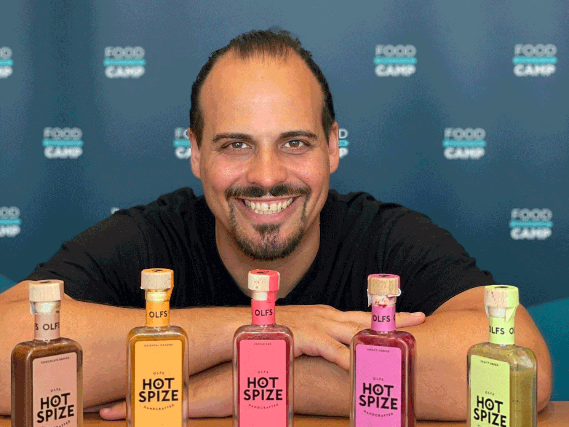 True Creativity: Oliver Kiurina von Olfs Spize Foods, True Crime - True Creativity Interview, kreative und interessante Menschen kennenlernen, Selbstständigkeit, Portrait, Macher, Hamburg,