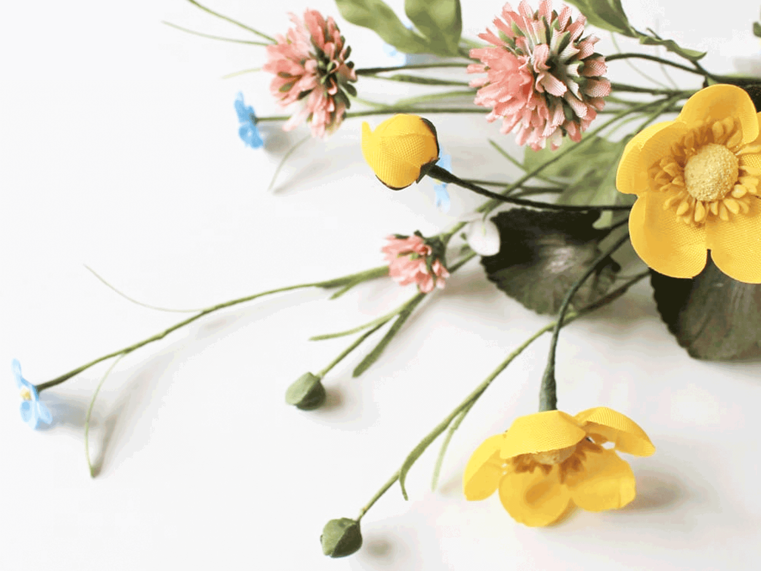 Alte Handwerkskunst Blümeln – Kunstblumen selber machen Anleitung für traditionelle, handgefertigte Blumen aus Papier und Stoff