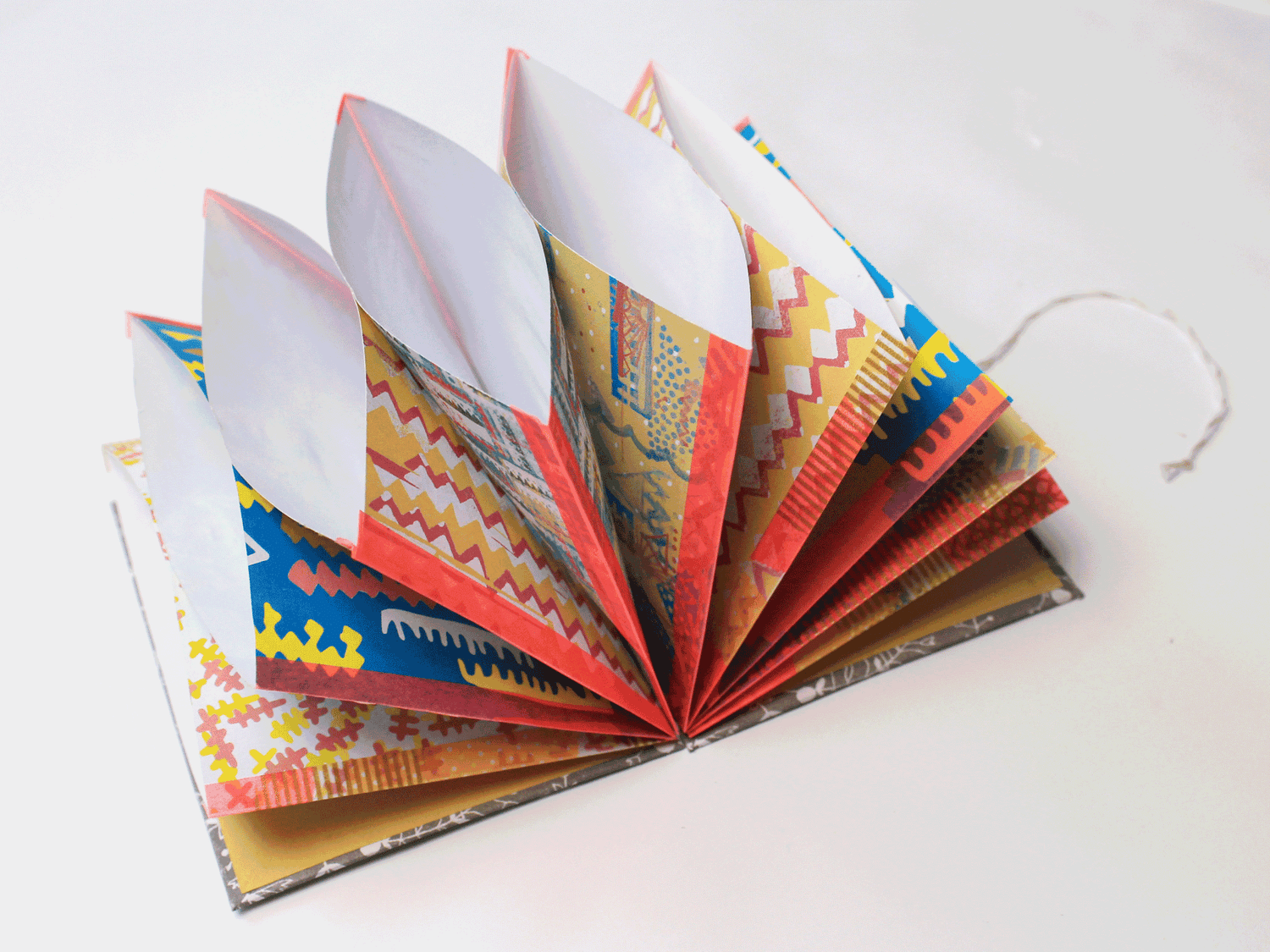 DIY-Anleitung Fächermappe selbermachen – nachhaltige Ordnungshelfer aus recyceltem Papier Schritt-für-Schritt basteln