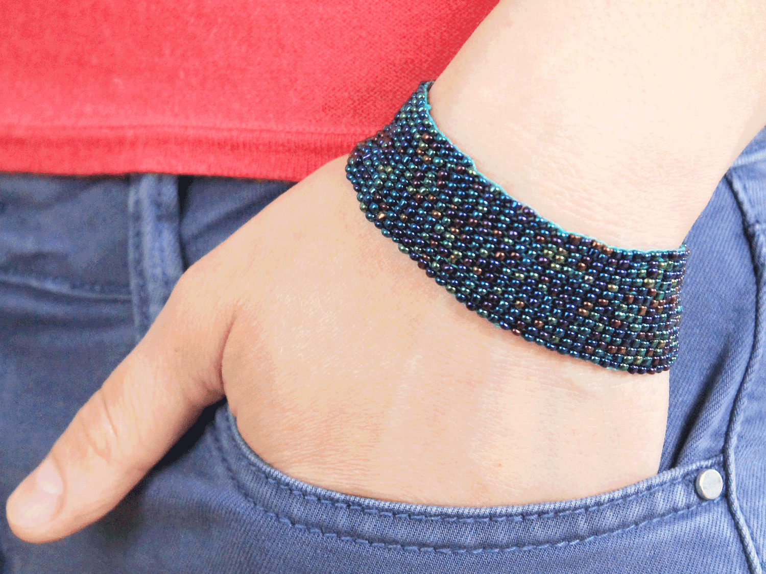 Deine neue supercraft: Kreatives Weben mit Perlen – DIY-Anleitung für bunte Perlenwebarbeiten