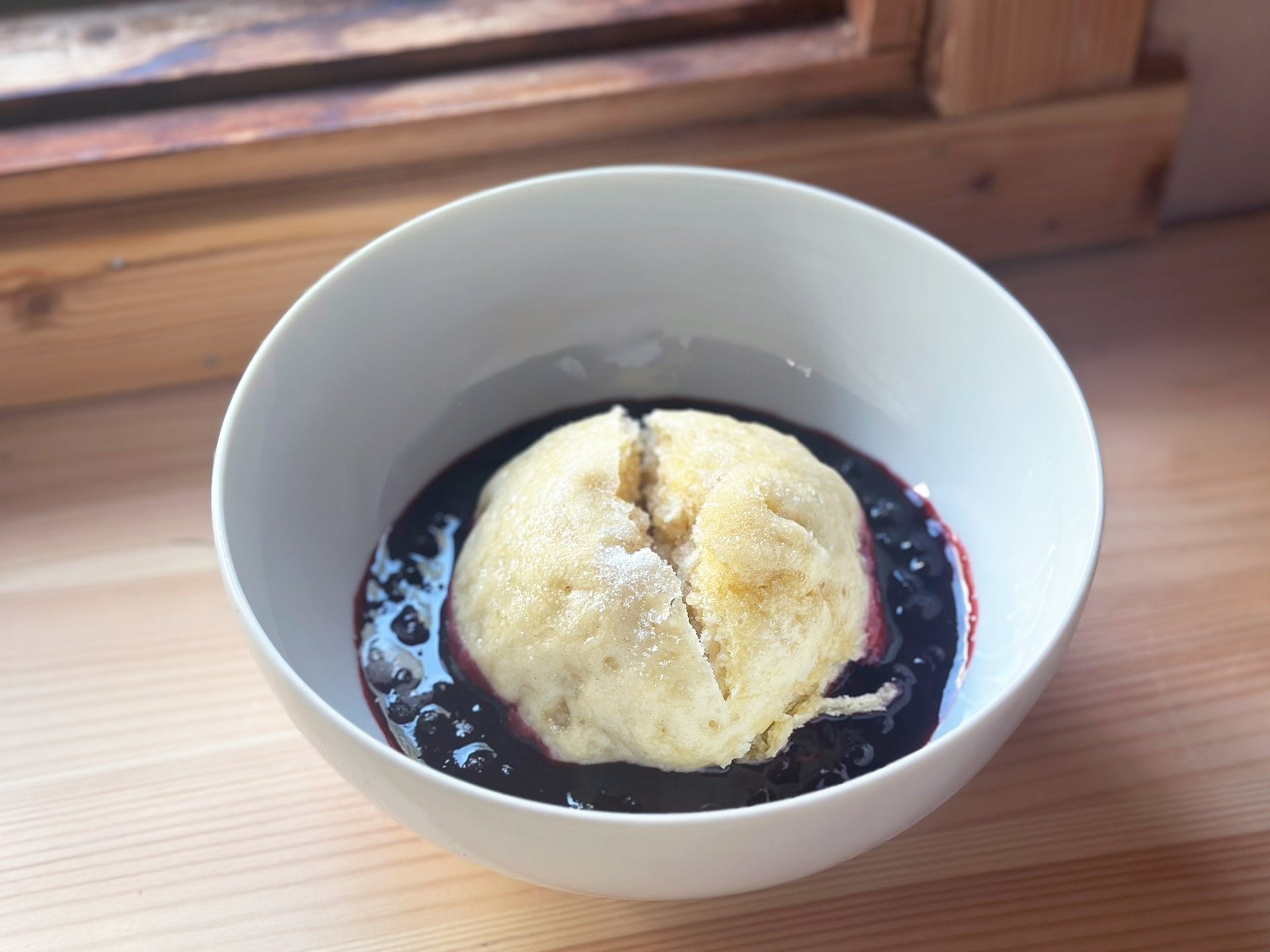 Draußenküche: Hefeklöße mit wilden Heidelbeeren Draußenküche: Hefeklöße mit wilden Heidelbeeren