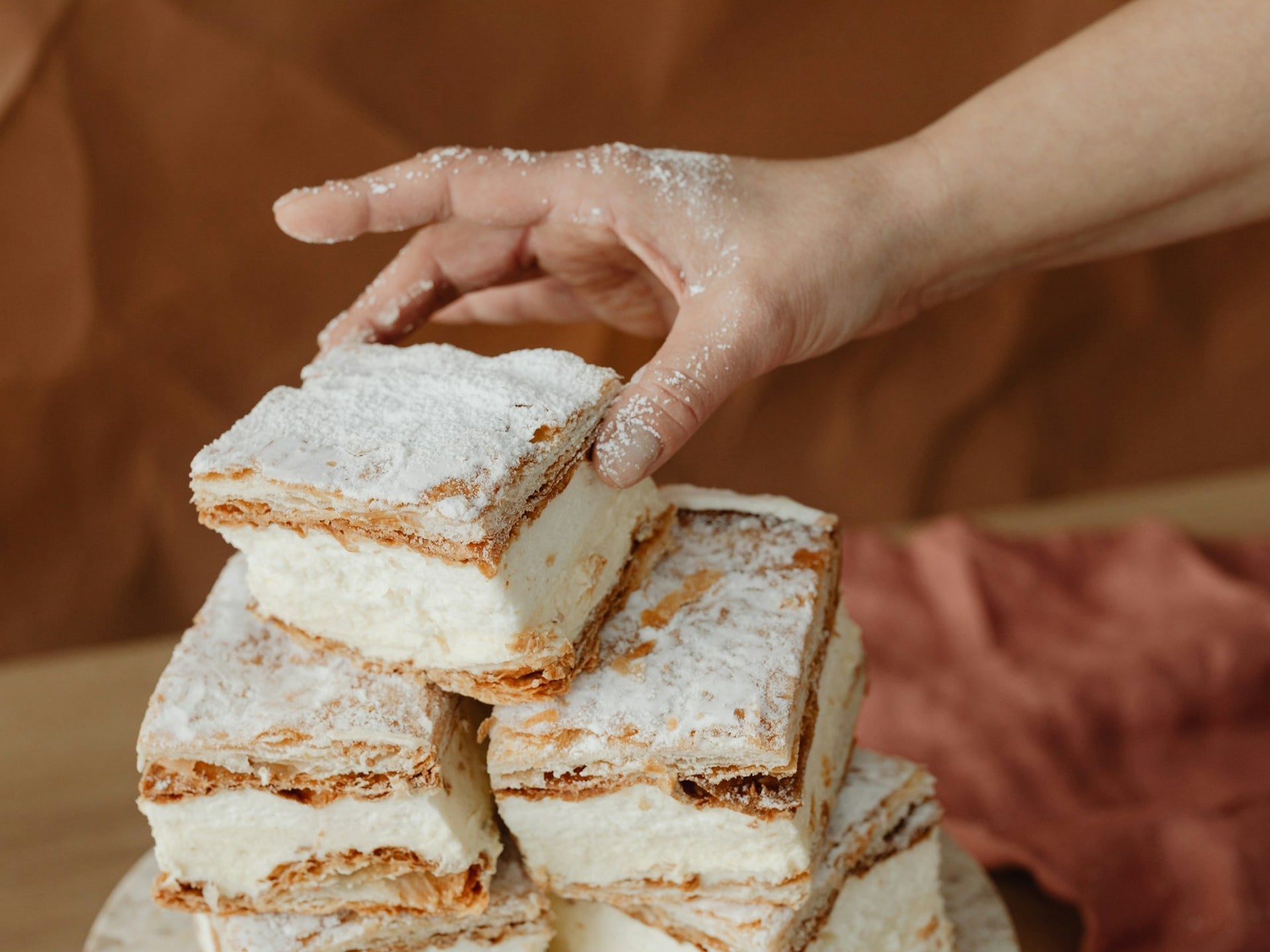 Cremeschnitten: Knuspriger Blätterteig trifft auf leckere Vanillecreme