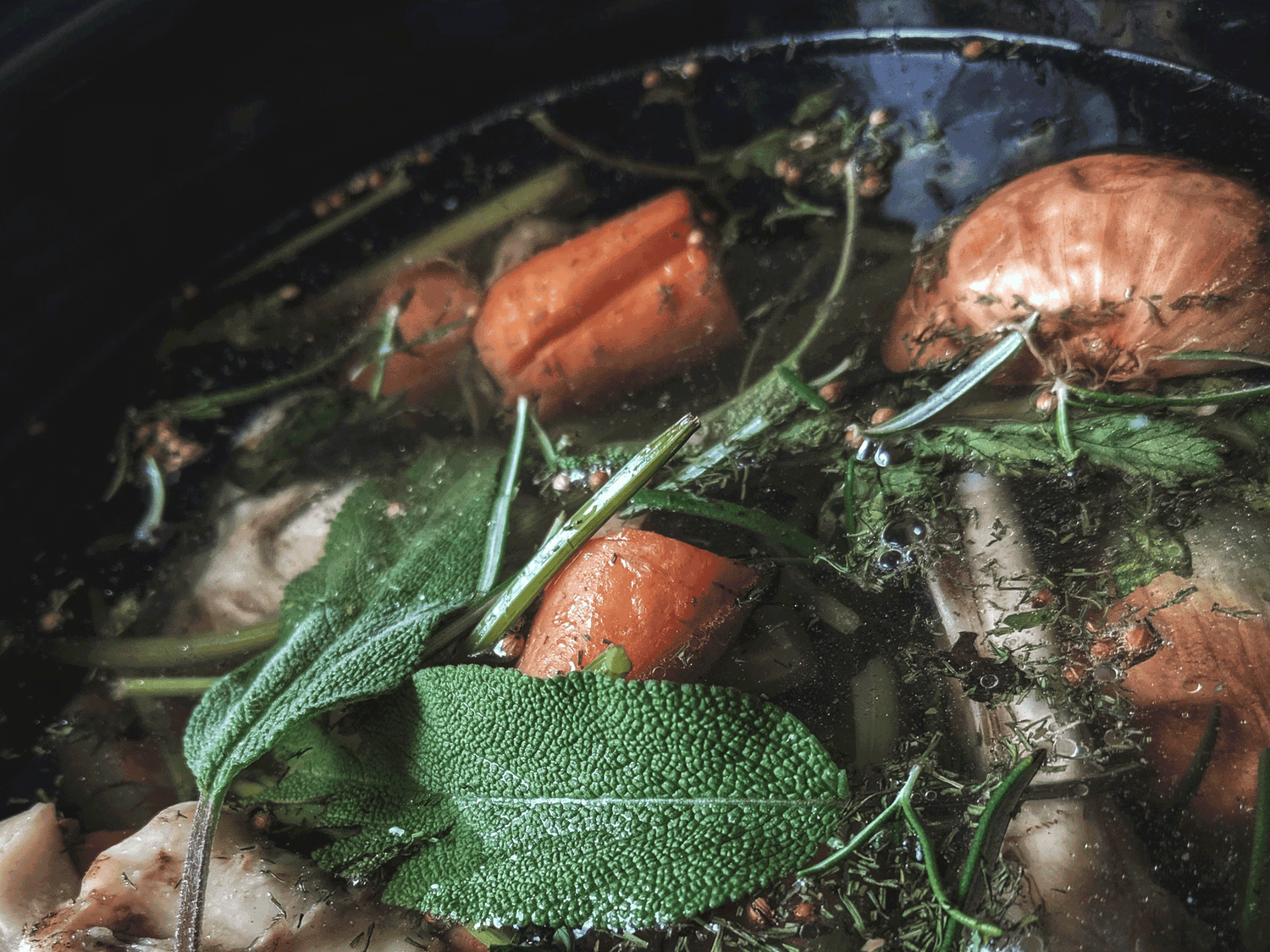 Alltag lecker selbstgemacht: Brühe - wahre Kraftpakete in deiner Küche