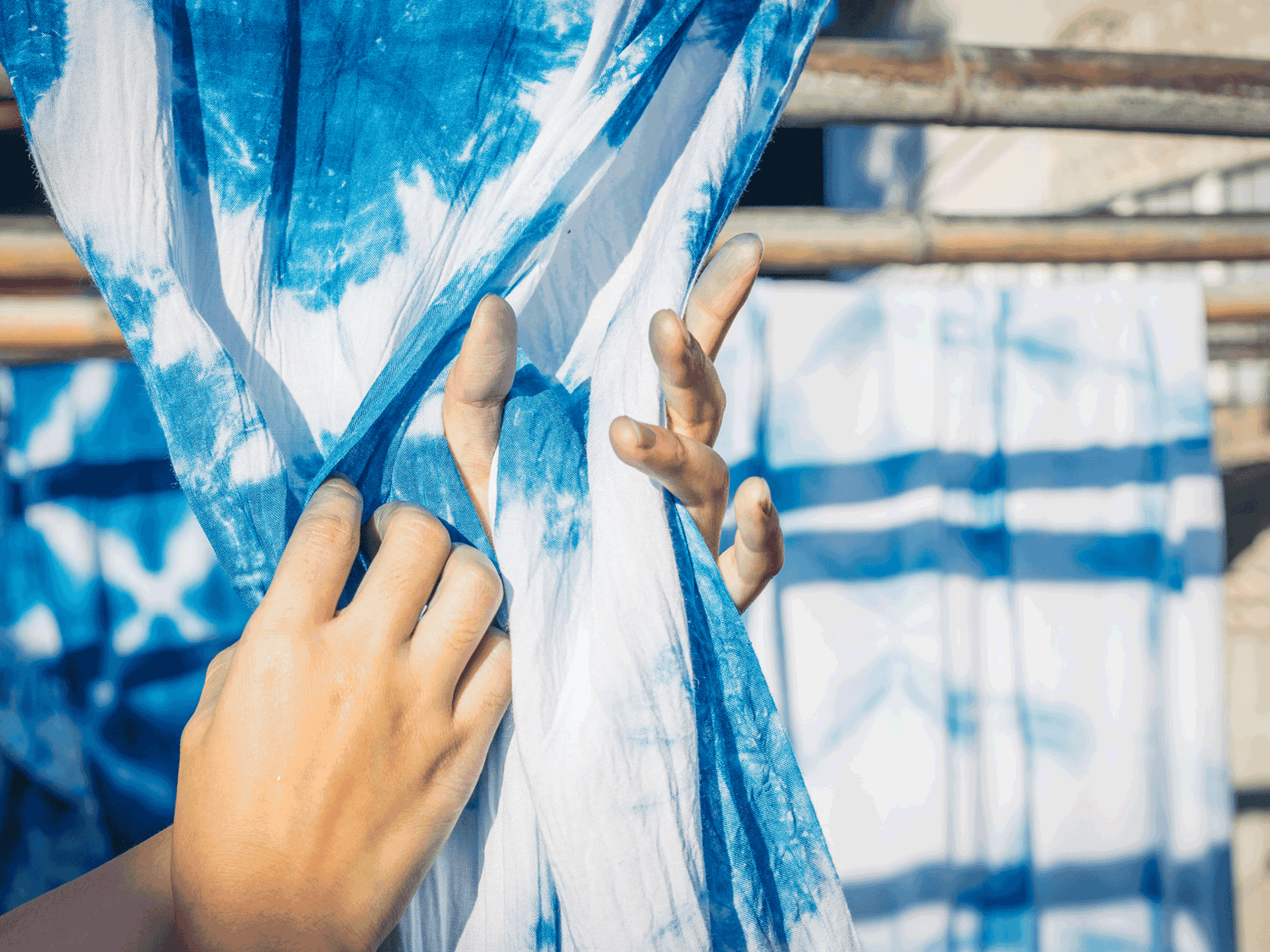 DIY Anleitung: Stoffe in der Sonne batiken mit Shibori